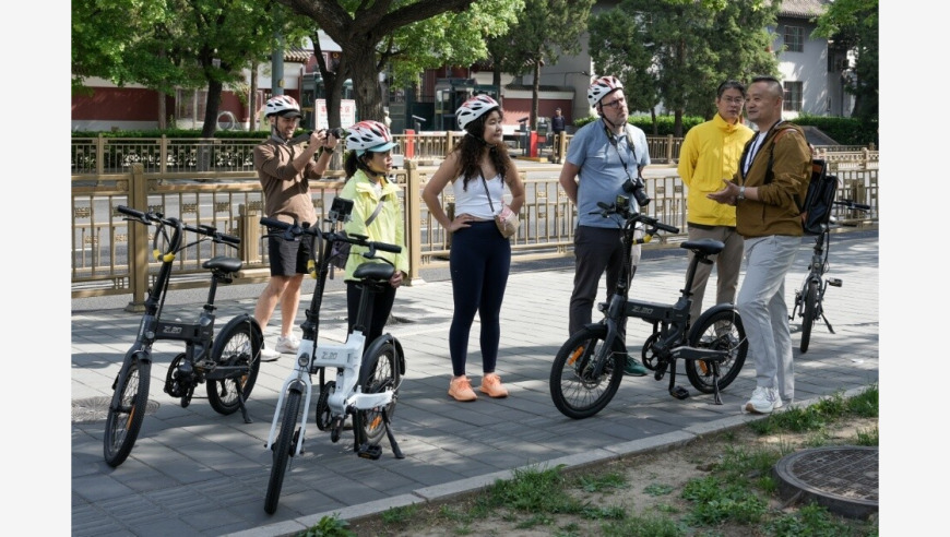 2025年香港历史开奖记录,熊蜂采蜜时把花骨朵扒拉掉了,整体规划执行讲解_钱包版V9.51